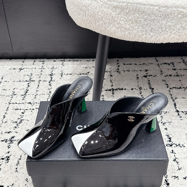 CHANEL 26S SQUARE-TOE HEELED MULES 95 MM IN BLACK MIX WHITE PATENT LAMBSKIN
