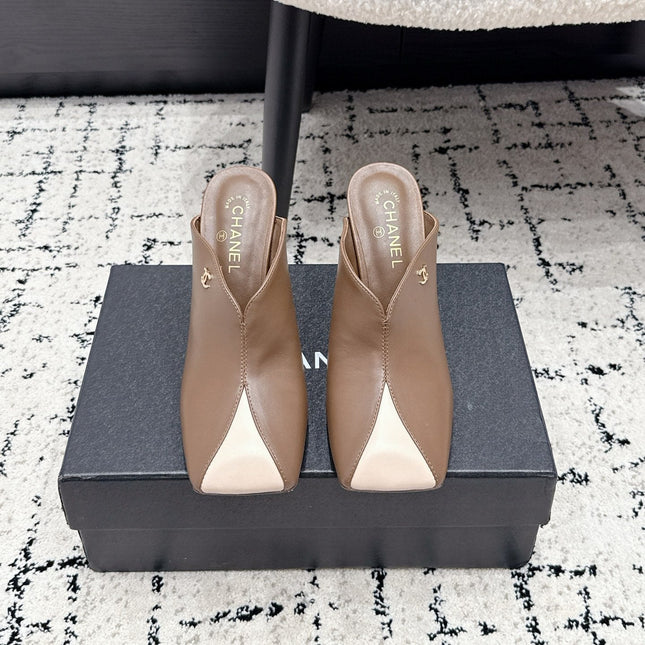 CHANEL 26S SQUARE-TOE HEELED MULES 95 MM IN KHAKI BROWN MIX CREAM LAMBSKIN