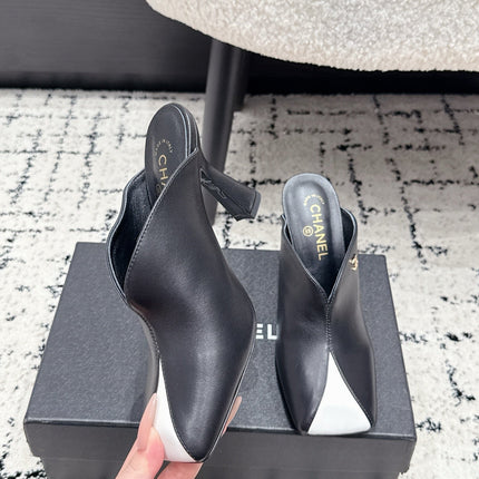 CHANEL 26S SQUARE-TOE HEELED MULES 95 MM IN BLACK MIX WHITE LAMBSKIN