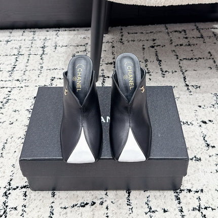 CHANEL 26S SQUARE-TOE HEELED MULES 95 MM IN BLACK MIX WHITE LAMBSKIN