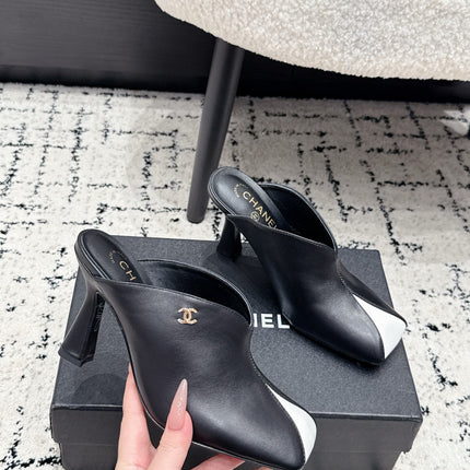 CHANEL 26S SQUARE-TOE HEELED MULES 95 MM IN BLACK MIX WHITE LAMBSKIN