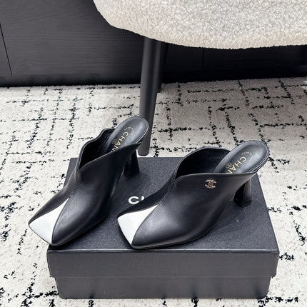 CHANEL 26S SQUARE-TOE HEELED MULES 95 MM IN BLACK MIX WHITE LAMBSKIN