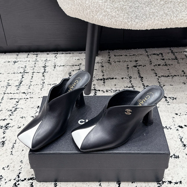 CHANEL 26S SQUARE-TOE HEELED MULES 95 MM IN BLACK MIX WHITE LAMBSKIN