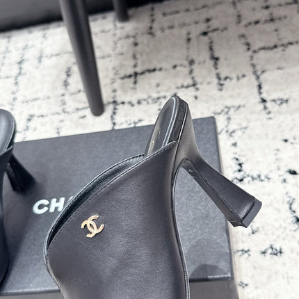 CHANEL 26S SQUARE-TOE HEELED MULES 95 MM IN BLACK MIX WHITE LAMBSKIN