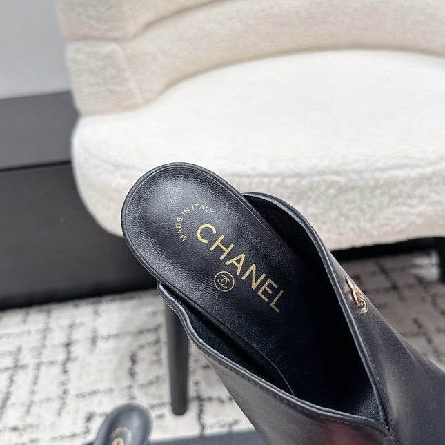 CHANEL 26S SQUARE-TOE HEELED MULES 95 MM IN BLACK MIX WHITE LAMBSKIN