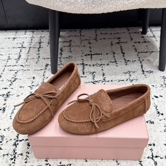 MIUMIU 26S BOW LOAFERS IN CARAMEL BROWN SUEDE