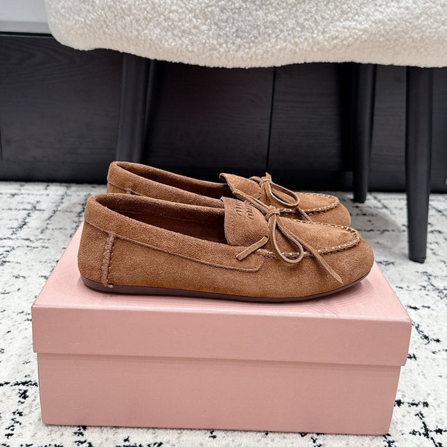 MIUMIU 26S BOW LOAFERS IN CARAMEL BROWN SUEDE