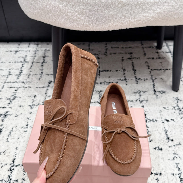 MIUMIU 26S BOW LOAFERS IN CARAMEL BROWN SUEDE