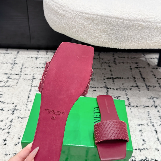 BOTTEGA VENETA 26S SQUARE-TOE WOVEN-STRAP SANDALS IN RED LAMBSKIN
