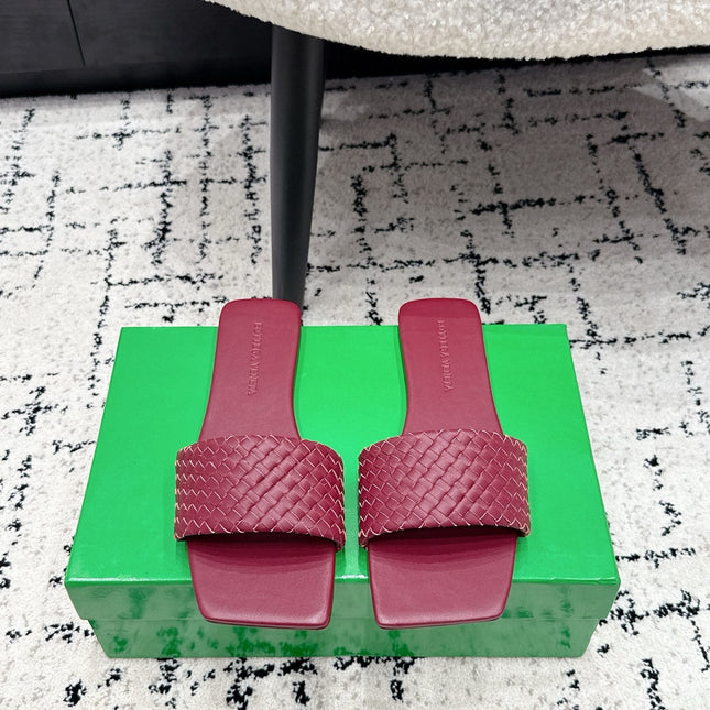 BOTTEGA VENETA 26S SQUARE-TOE WOVEN-STRAP SANDALS IN RED LAMBSKIN