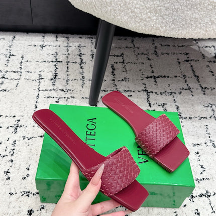 BOTTEGA VENETA 26S SQUARE-TOE WOVEN-STRAP SANDALS IN RED LAMBSKIN