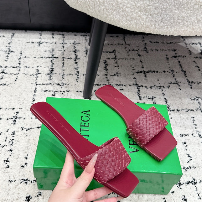 BOTTEGA VENETA 26S SQUARE-TOE WOVEN-STRAP SANDALS IN RED LAMBSKIN