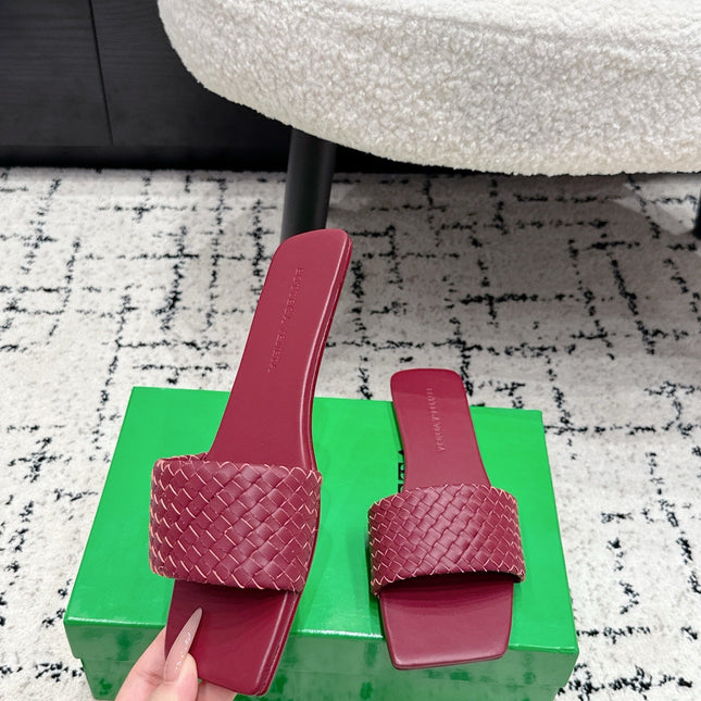 BOTTEGA VENETA 26S SQUARE-TOE WOVEN-STRAP SANDALS IN RED LAMBSKIN