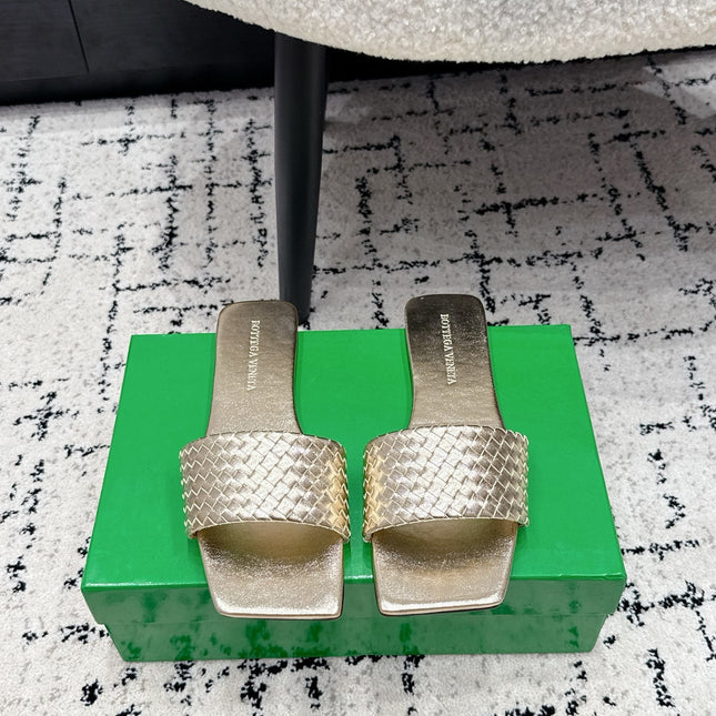 BOTTEGA VENETA 26S SQUARE-TOE WOVEN-STRAP SANDALS IN GOLD LAMBSKIN