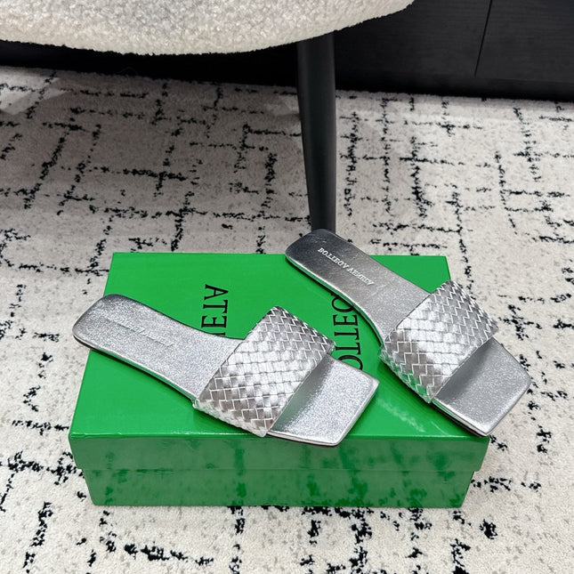 BOTTEGA VENETA 26S SQUARE-TOE WOVEN-STRAP SANDALS IN SILVER LAMBSKIN