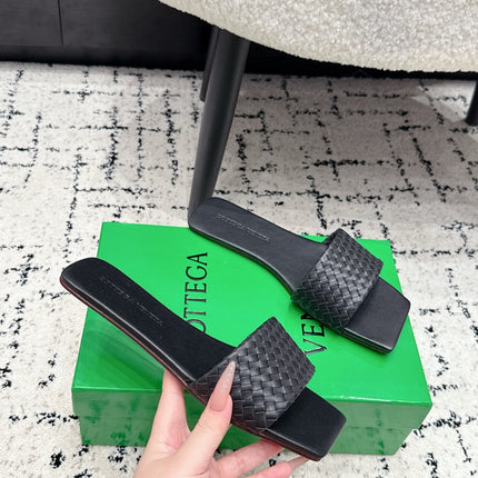BOTTEGA VENETA 26S SQUARE-TOE WOVEN-STRAP SANDALS IN BLACK LAMBSKIN