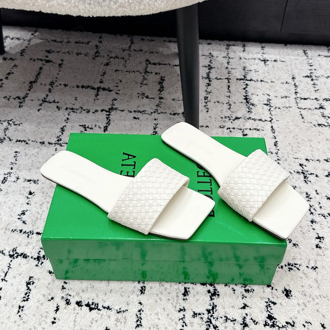 BOTTEGA VENETA 26S SQUARE-TOE WOVEN-STRAP SANDALS IN WHITE LAMBSKIN