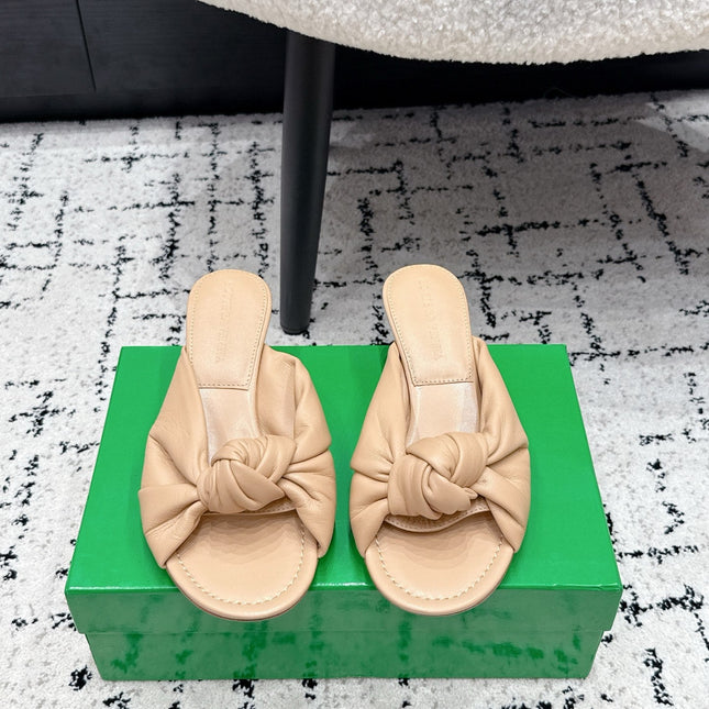 BOTTEGA VENETA 26S TWIST-STRAP HIGH-HEEL SANDALS 50 MM IN BEIGE LAMBSKIN