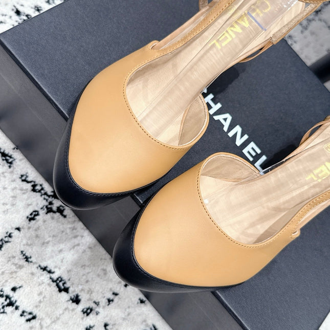 CHANEL 26S HEELED SLINGBACKS 75 MM IN BEIGE MIX BLACK LAMBSKIN