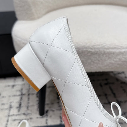 CHANEL 26S HIGH HEELS IN WHITE LAMBSKIN WITH BOW