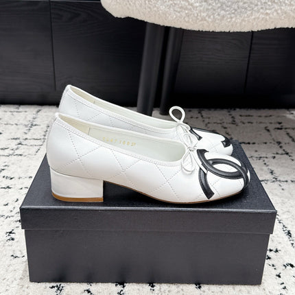 CHANEL 26S HIGH HEELS IN WHITE LAMBSKIN WITH BOW