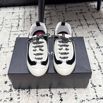 CHANEL 26S LACE-UP SNEAKERS IN WHITE SUEDE AND LAMBSKIN