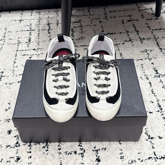 CHANEL 26S LACE-UP SNEAKERS IN WHITE SUEDE AND LAMBSKIN