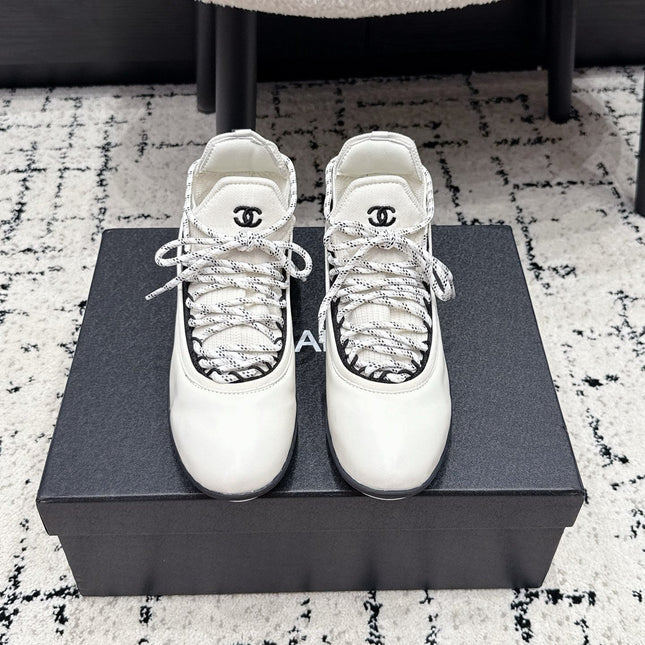 CHANEL 26S LACE-UP SNEAKERS IN WHITE FABRIC AND LAMBSKIN