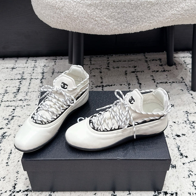 CHANEL 26S LACE-UP SNEAKERS IN WHITE FABRIC AND LAMBSKIN