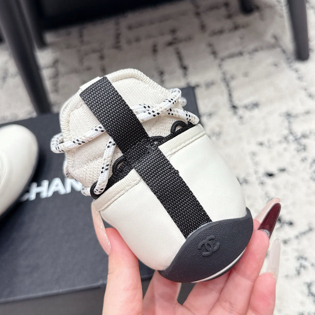 CHANEL 26S LACE-UP SNEAKERS IN WHITE FABRIC AND LAMBSKIN