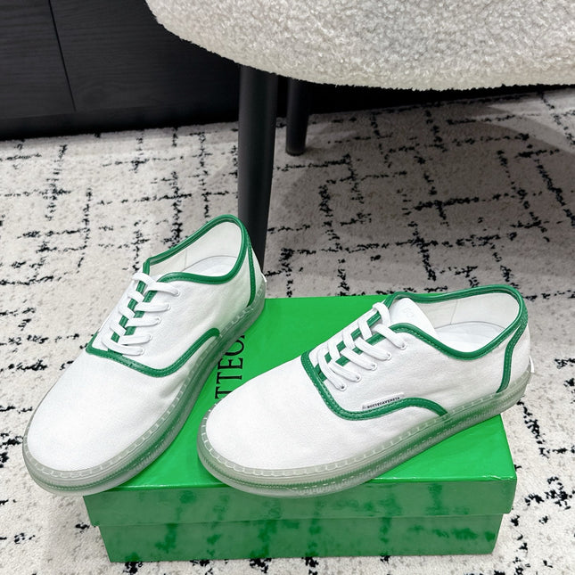BOTTEGA VENETA 26S SNEAKERS IN WHITE AND GREEN CANVAS