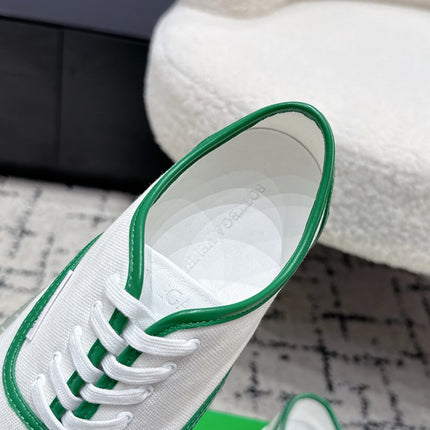 BOTTEGA VENETA 26S SNEAKERS IN WHITE AND GREEN CANVAS