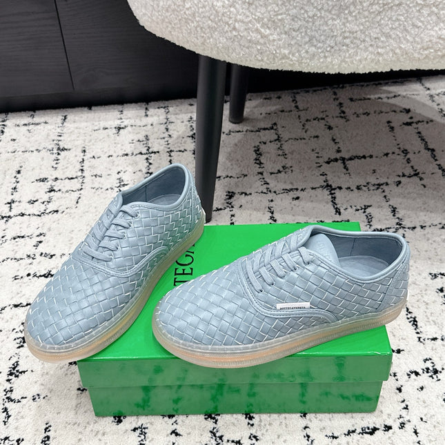 BOTTEGA VENETA 26S SNEAKERS IN LIGHT BLUE GREY WOVEN LAMBSKIN