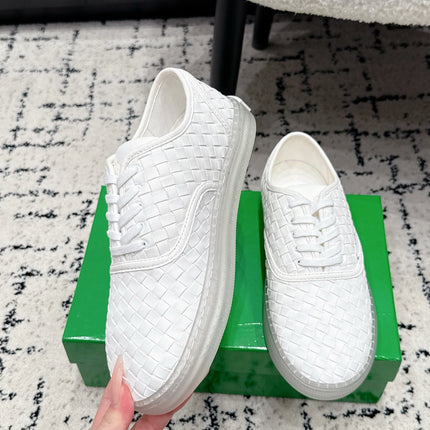 BOTTEGA VENETA 26S SNEAKERS IN WHITE WOVEN LAMBSKIN
