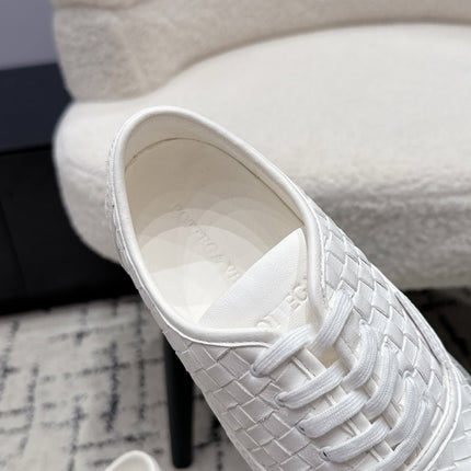 BOTTEGA VENETA 26S SNEAKERS IN WHITE WOVEN LAMBSKIN