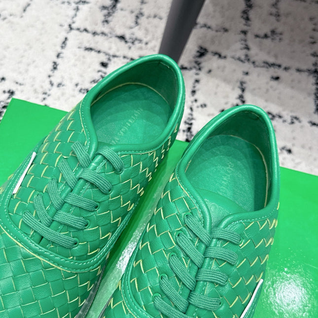 BOTTEGA VENETA 26S SNEAKERS IN GREEN WOVEN LAMBSKIN