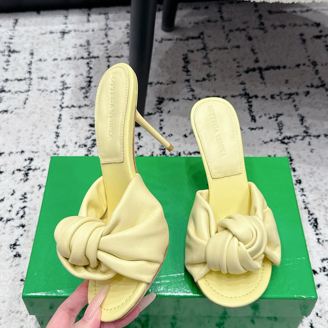 BOTTEGA VENETA 26S TWIST-STRAP HIGH-HEEL SANDALS 90 MM IN LIGHT YELLOW LAMBSKIN