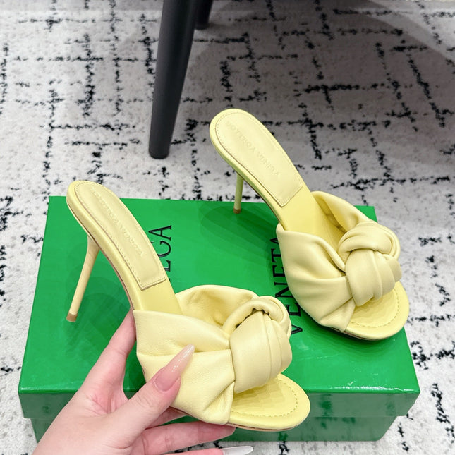 BOTTEGA VENETA 26S TWIST-STRAP HIGH-HEEL SANDALS 90 MM IN LIGHT YELLOW LAMBSKIN