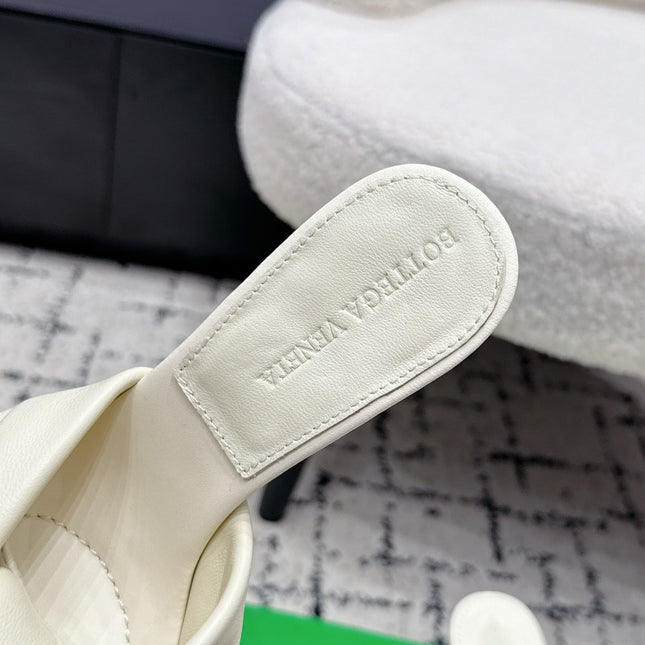 BOTTEGA VENETA 26S TWIST-STRAP HIGH-HEEL SANDALS 90 MM IN WHITE LAMBSKIN