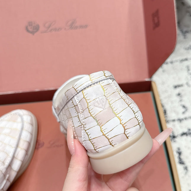 LP 26S SUMMER CHARMS WALK LOAFER IN WHITE CROCODILE CALFSKIN GOLD HARDWARE