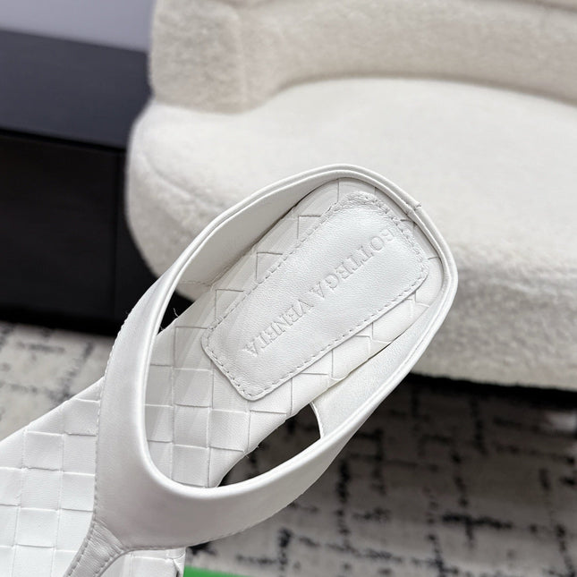 BOTTEGA VENETA 26S HIGH-HEEL THONG SANDALS 40 MM IN WHITE CALFSKIN