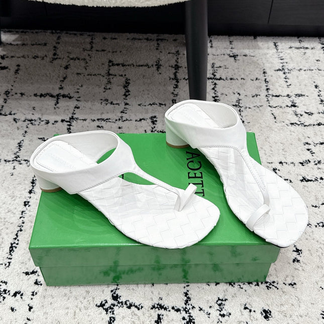 BOTTEGA VENETA 26S HIGH-HEEL THONG SANDALS 40 MM IN WHITE CALFSKIN