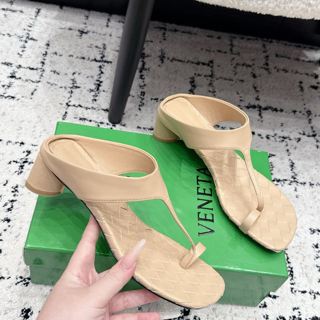 BOTTEGA VENETA 26S HIGH-HEEL THONG SANDALS 40 MM IN BEIGE CALFSKIN