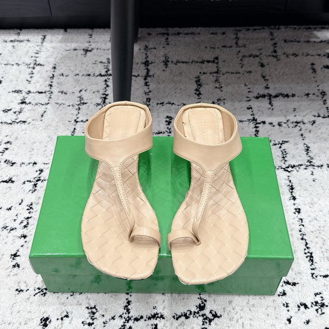 BOTTEGA VENETA 26S HIGH-HEEL THONG SANDALS 40 MM IN BEIGE CALFSKIN