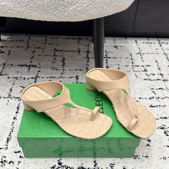 BOTTEGA VENETA 26S HIGH-HEEL THONG SANDALS 40 MM IN BEIGE CALFSKIN