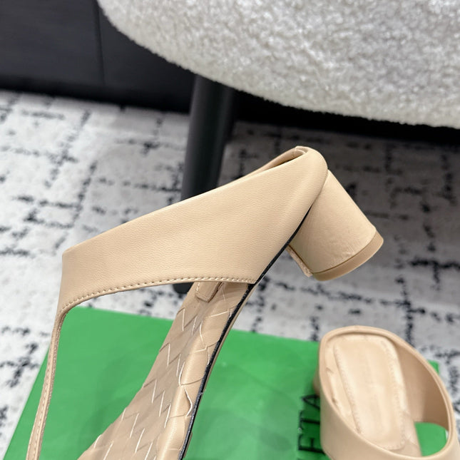 BOTTEGA VENETA 26S HIGH-HEEL THONG SANDALS 40 MM IN BEIGE CALFSKIN