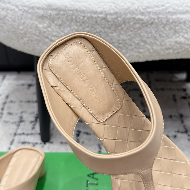 BOTTEGA VENETA 26S HIGH-HEEL THONG SANDALS 40 MM IN BEIGE CALFSKIN