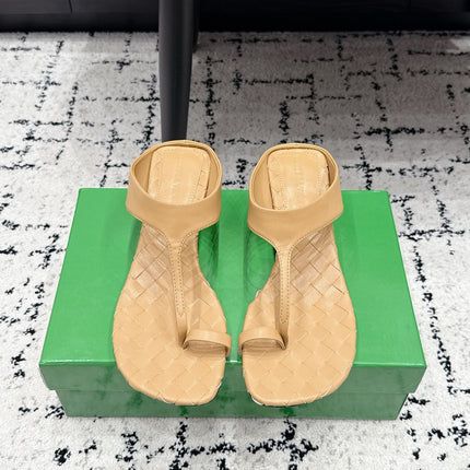 BOTTEGA VENETA 26S HIGH-HEEL THONG SANDALS 40 MM IN DARK BEIGE CALFSKIN