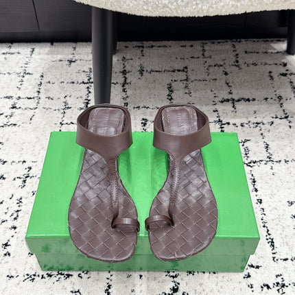BOTTEGA VENETA 26S HIGH-HEEL THONG SANDALS 40 MM IN DARK BROWN CALFSKIN