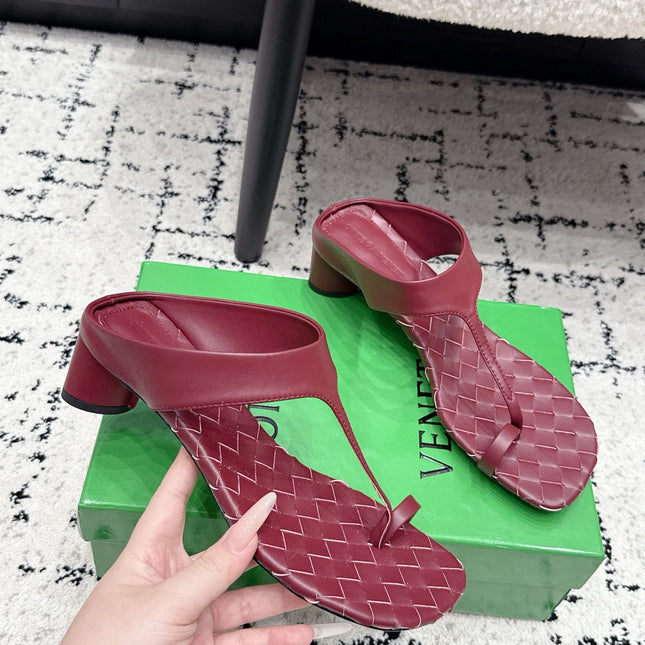 BOTTEGA VENETA 26S HIGH-HEEL THONG SANDALS 40 MM IN DARK RED CALFSKIN